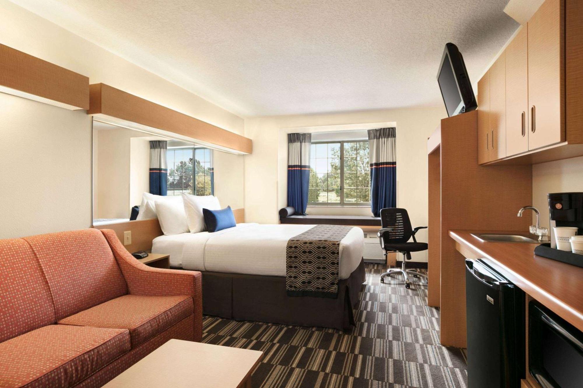 Microtel Inn & Suites By Wyndham Culpeper Bagian luar foto