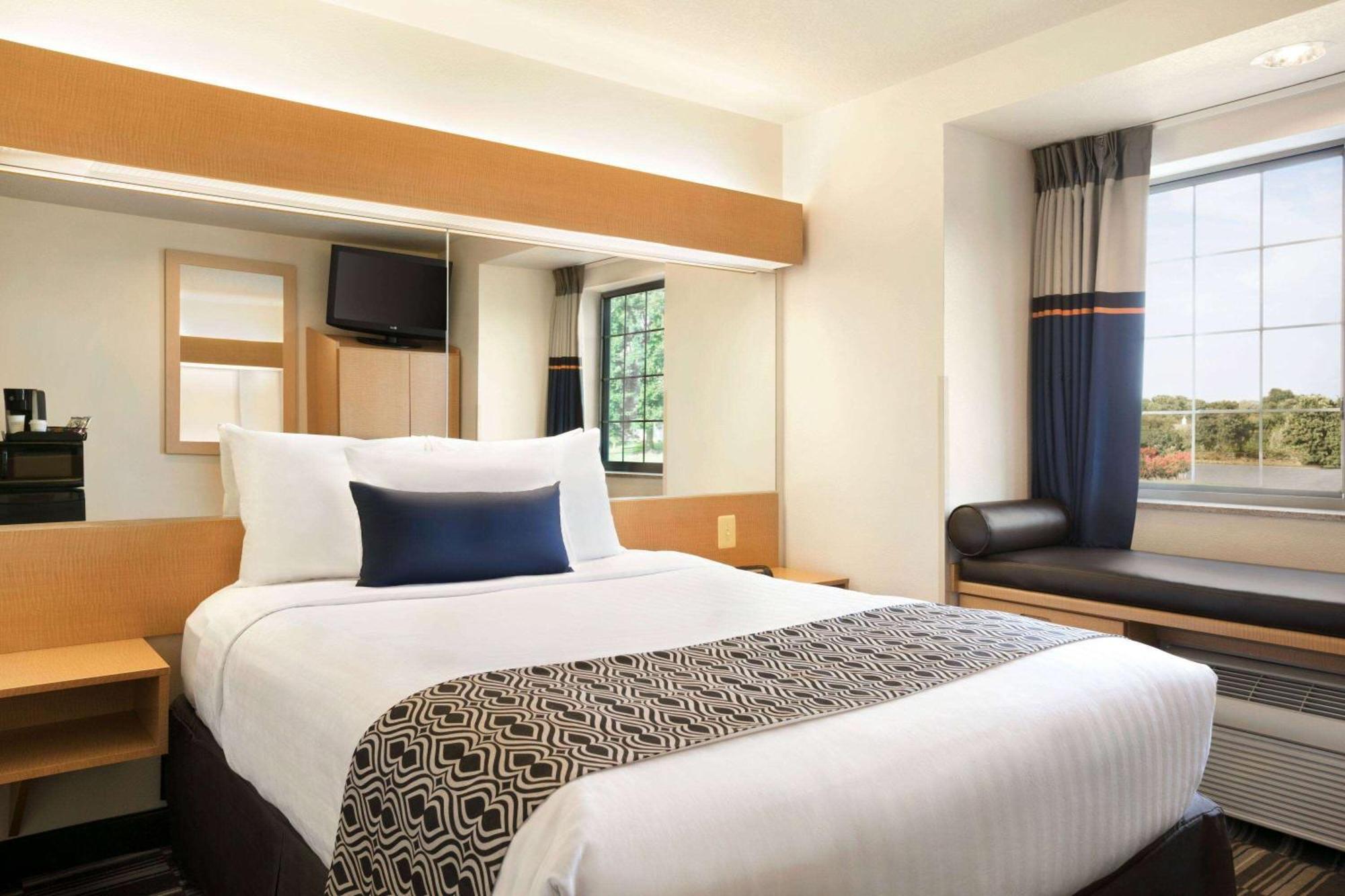 Microtel Inn & Suites By Wyndham Culpeper Bagian luar foto