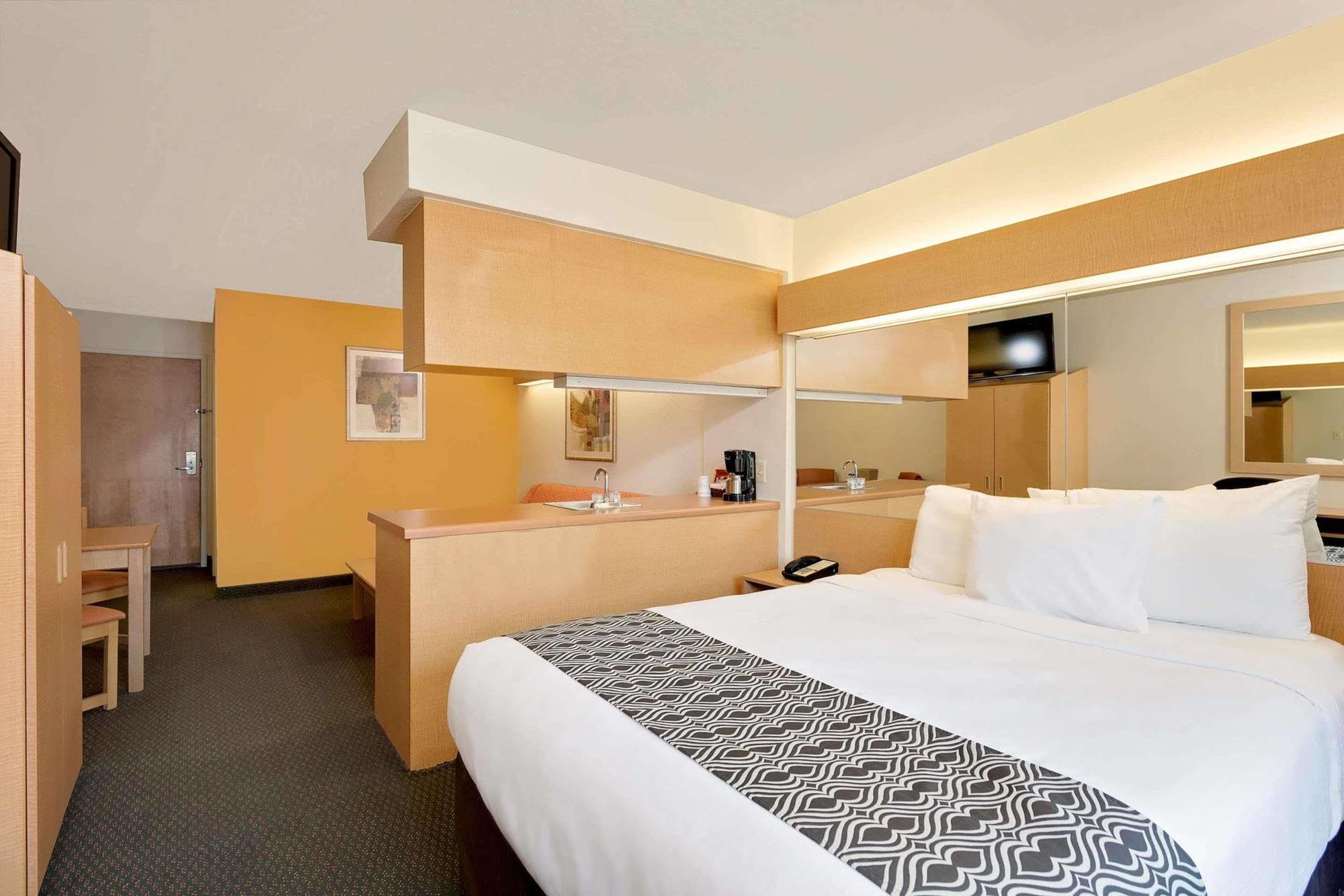Microtel Inn & Suites By Wyndham Culpeper Bagian luar foto